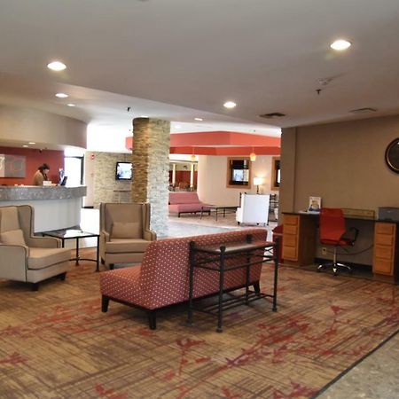 Ramada By Wyndham Wentzville Eksteriør billede