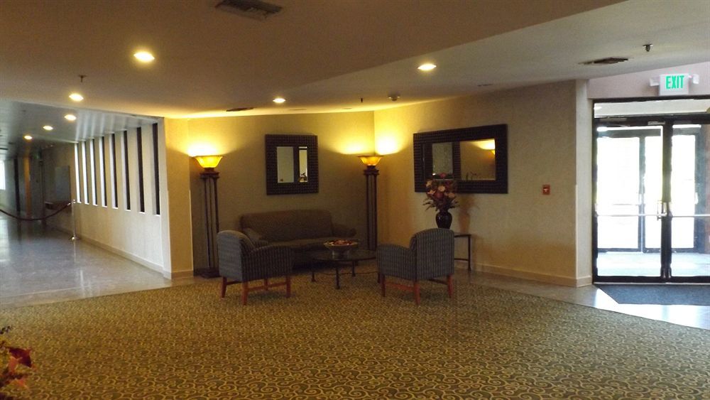 Ramada By Wyndham Wentzville Eksteriør billede
