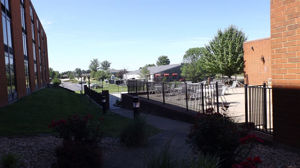 Ramada By Wyndham Wentzville Eksteriør billede