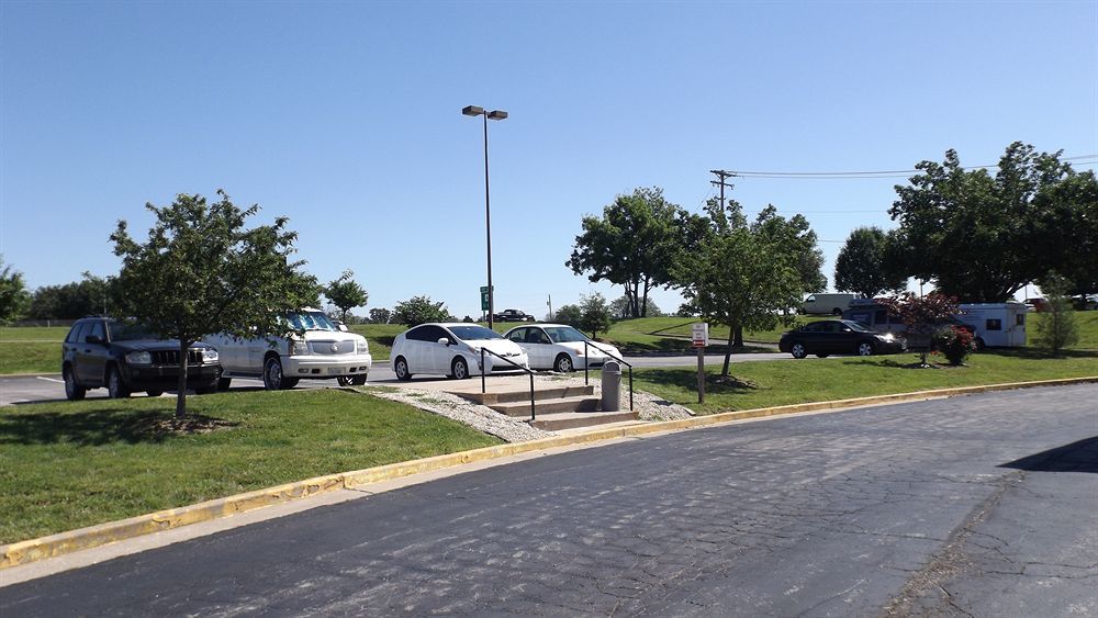 Ramada By Wyndham Wentzville Eksteriør billede