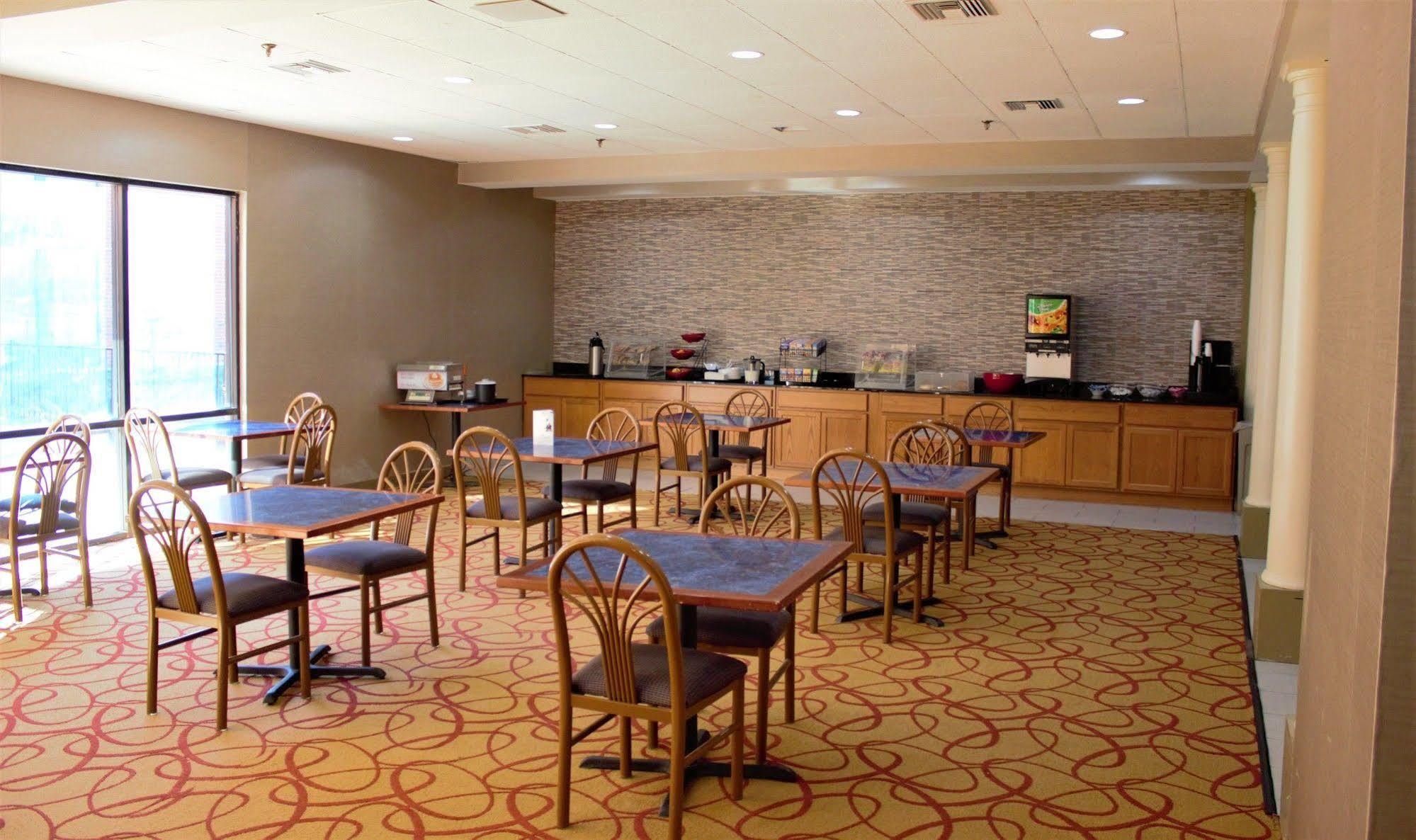 Ramada By Wyndham Wentzville Eksteriør billede